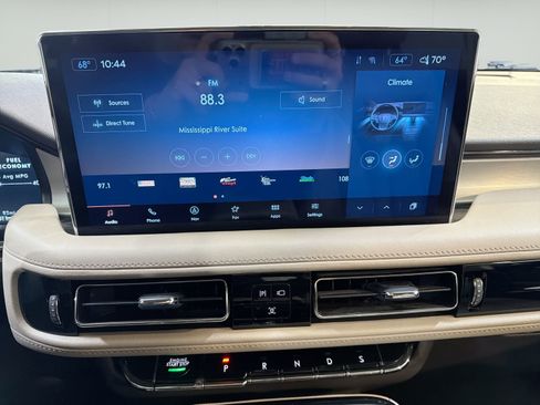 Used 2023 Lincoln Nautilus FWD w/ Premium Package image 17