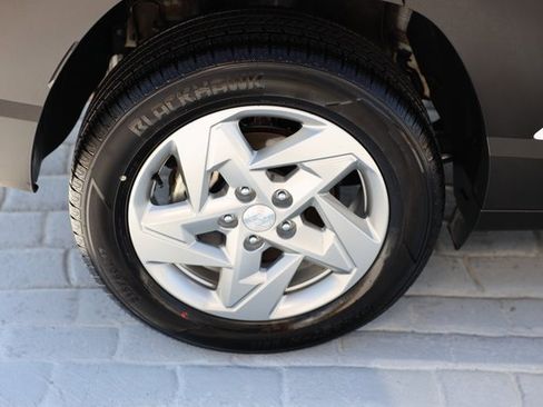 Used 2024 Hyundai Kona SE image 41