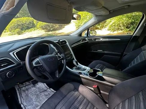 Used 2016 Ford Fusion SE FWD image 12