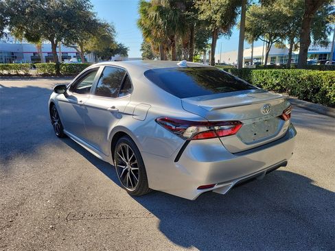 Used 2023 Toyota Camry SE image 4