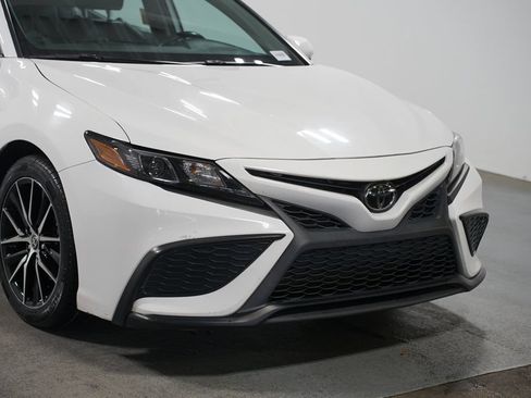Used 2021 Toyota Camry SE FWD image 4