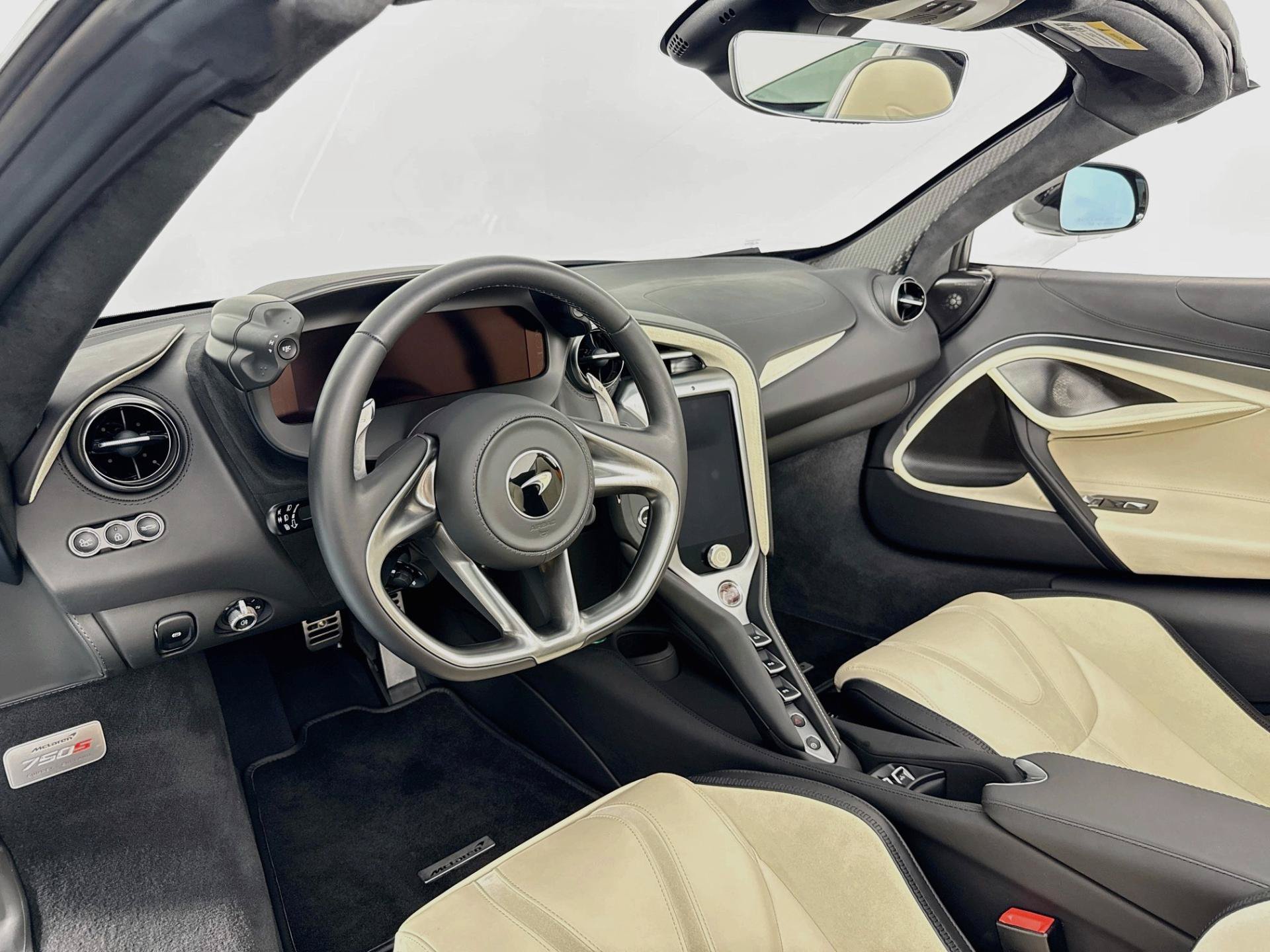 Used 2024 McLaren 750S Spider RWD image 9
