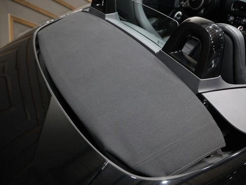 Used 2022 Aston Martin V8 Vantage Roadster image 28