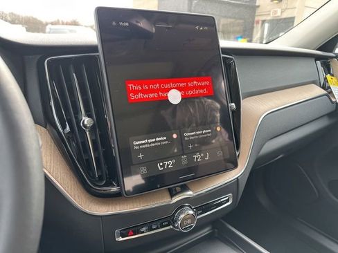 New 2026 Volvo XC60 B5 Plus w/ Protection Package Premier AWD/4WD image 17