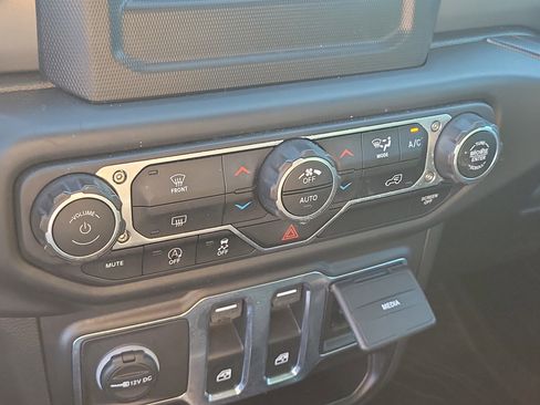 Used 2021 Jeep Wrangler Sport image 22