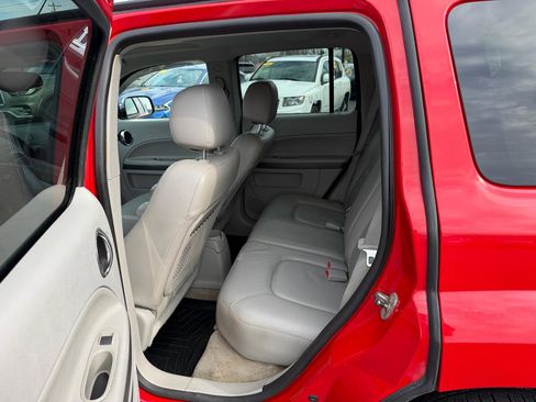 Used 2011 Chevrolet HHR LT w/ LT Preferred Equipment Group image 12