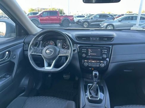 Used 2017 Nissan Rogue SV AWD/4WD image 16