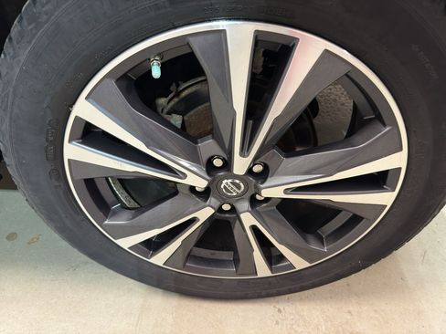 Used 2017 Nissan Pathfinder Platinum AWD/4WD image 36