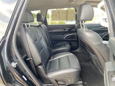 Used 2025 Kia Telluride S FWD image 16