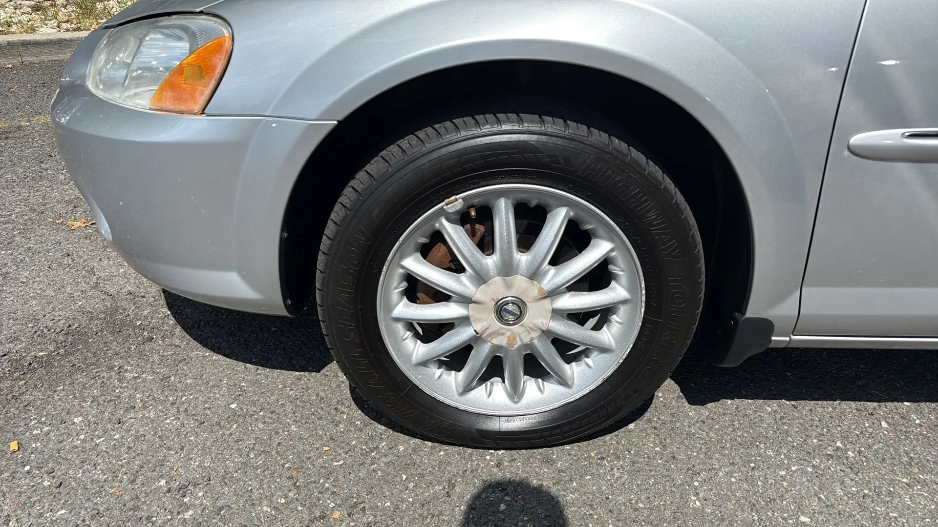 Used 2002 Chrysler Sebring LXi w/ Security Group FWD image 9