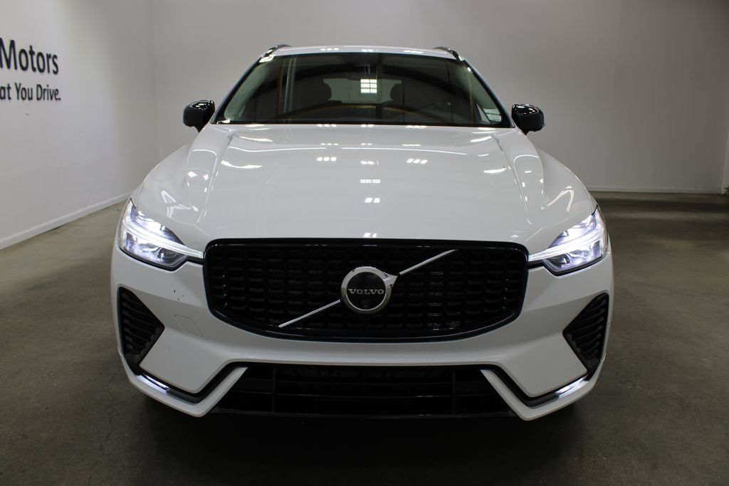 Used 2024 Volvo XC60 B5 Plus AWD/4WD image 7