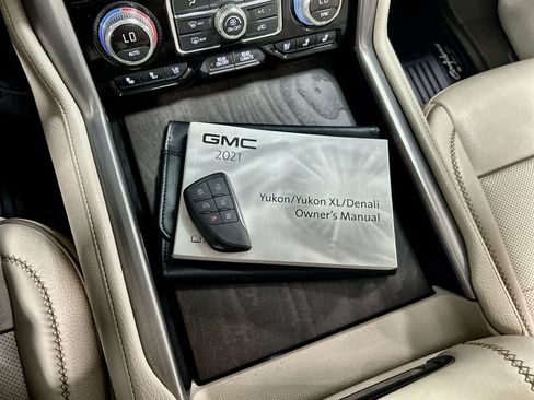 Used 2021 GMC Yukon XL Denali w/ Max Trailering Package AWD/4WD image 10