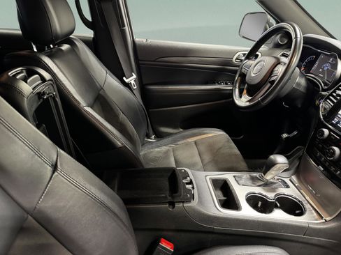 Used 2021 Jeep Grand Cherokee Laredo X image 12