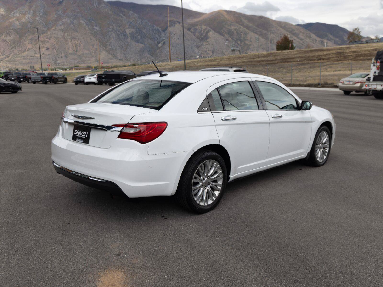 Used 2012 Chrysler 200 Limited FWD image 5