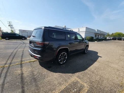 Used 2022 Jeep Wagoneer Series III w/ Premium Group I AWD/4WD image 12