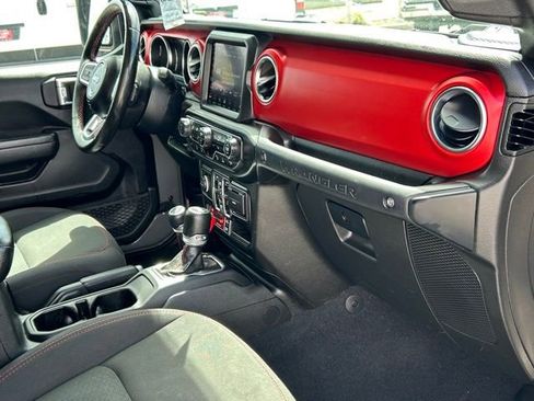 Used 2022 Jeep Wrangler Unlimited Rubicon w/ LED Lighting Group AWD/4WD image 14