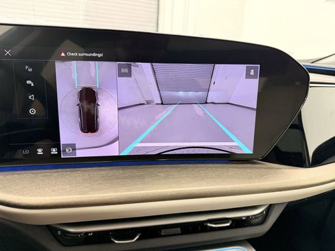 Used 2025 Audi Q5 Premium w/ Convenience Package image 23