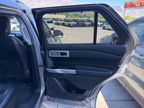 Used 2021 Ford Explorer Limited w/ Equipment Group 301A AWD/4WD image 32