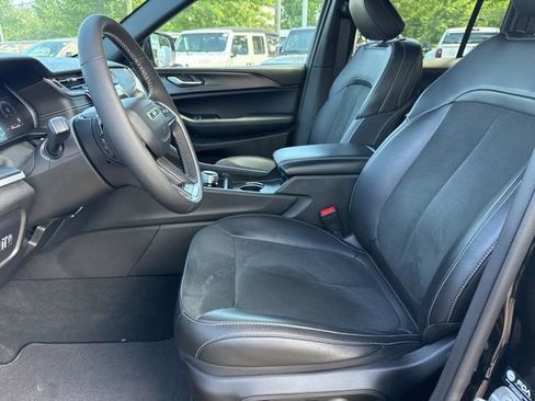 Used 2025 Jeep Grand Cherokee Altitude AWD/4WD image 20