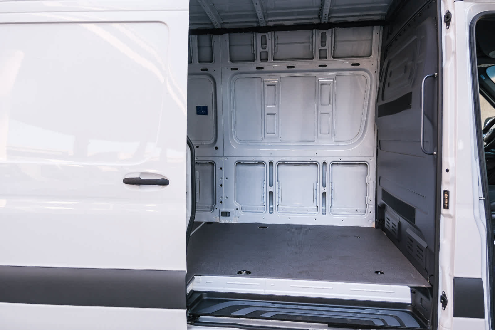 New 2025 Mercedes-Benz eSprinter 170 Cargo image 15