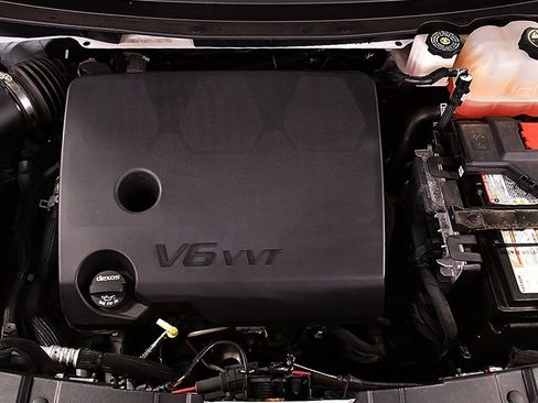 Used 2023 Chevrolet Traverse LT w/ Rear Camera Mirror Package image 33