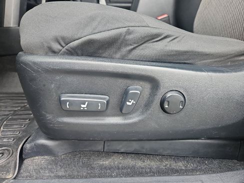 Used 2014 Toyota 4Runner SR5 AWD/4WD image 16