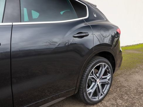 Used 2019 Maserati Levante Trofeo image 57