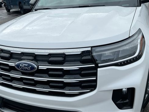 Used 2025 Ford Explorer Active w/ Active Comfort Package image 11