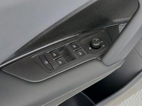 New 2026 Volkswagen Tiguan SE FWD image 18