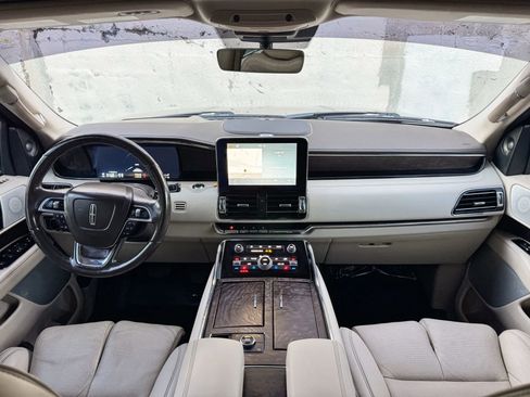 Used 2018 Lincoln Navigator Reserve w/ Technology Package image 27
