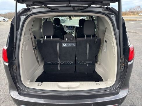 Used 2018 Chrysler Pacifica Touring Plus w/ Tire & Wheel Group image 7