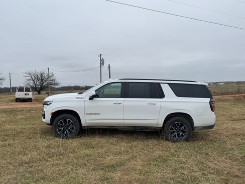 Used 2021 Chevrolet Suburban Z71 w/ Z71 Off-Road Package image 2