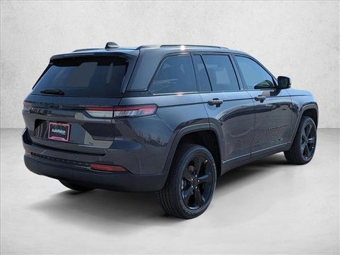 New 2025 Jeep Grand Cherokee Altitude image 5