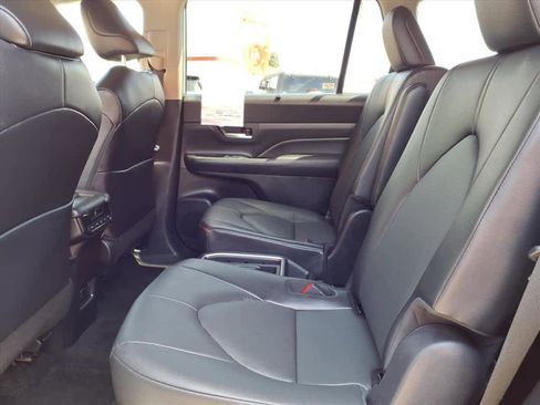 Certified 2025 Toyota Grand Highlander FWD image 20