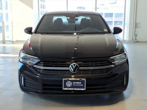 Used 2024 Volkswagen Jetta Sport image 2