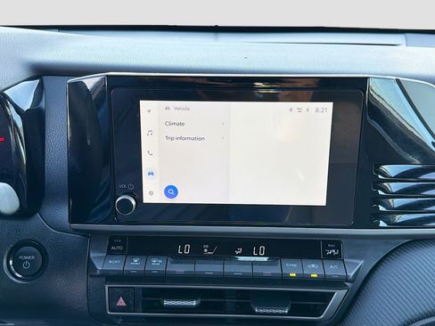 Used 2025 Toyota Camry SE image 27