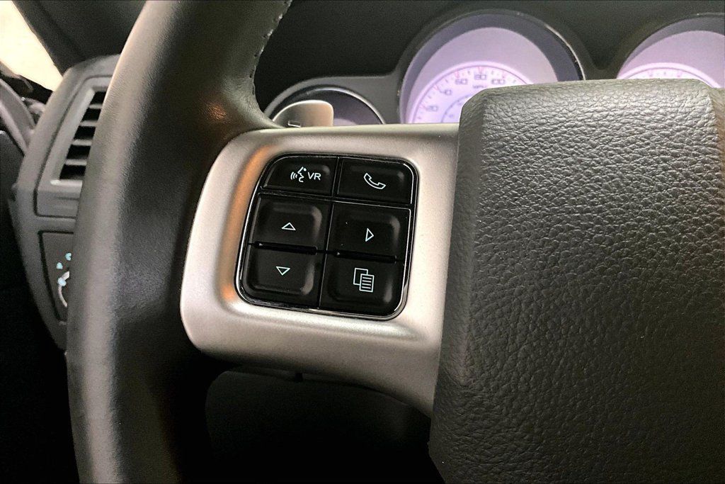 Used 2014 Dodge Challenger R/T RWD image 10