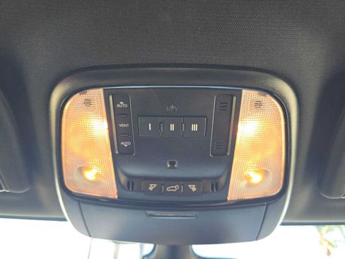 Used 2025 Dodge Durango GT AWD/4WD image 38