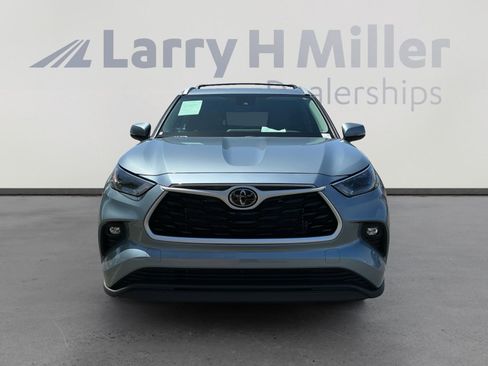 Used 2023 Toyota Highlander XLE FWD image 8