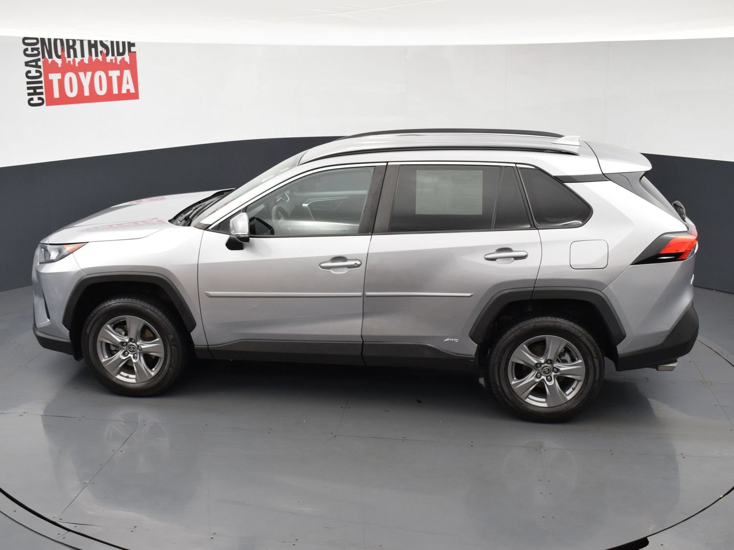 Used 2022 Toyota RAV4 LE AWD/4WD image 17