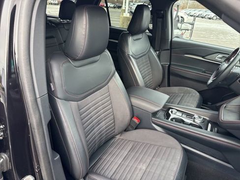 Used 2025 Ford Explorer ST-Line w/ ST-Line Street Pack image 56