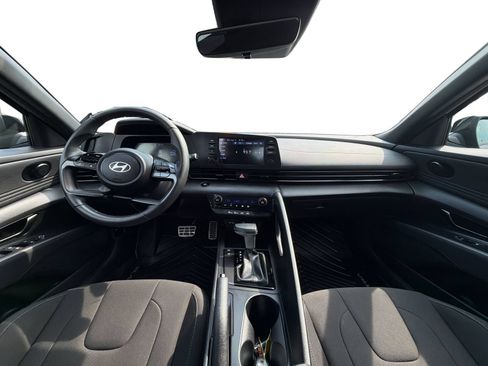 Certified 2025 Hyundai Elantra Sport FWD image 13