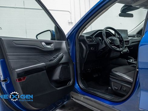 Used 2023 Ford Escape SE image 9