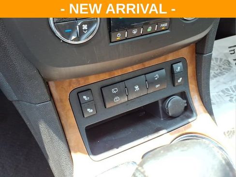 Used 2008 Buick Enclave CX FWD image 25
