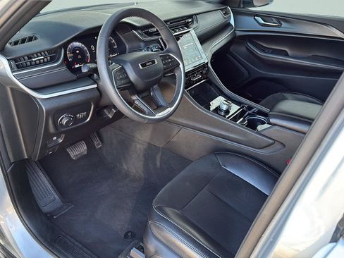 Used 2023 Jeep Grand Cherokee Altitude AWD/4WD image 18