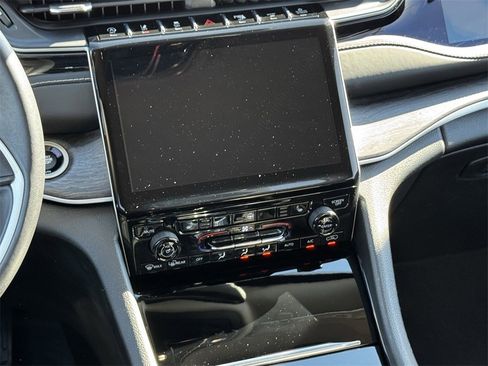 Used 2022 Jeep Grand Cherokee Limited w/ Trailer Tow Prep Group (B) image 17