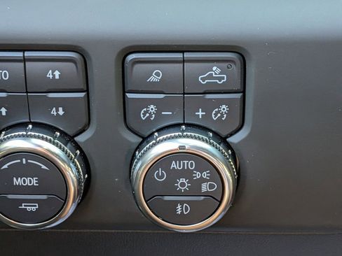 Used 2025 GMC Sierra 1500 AT4 image 28