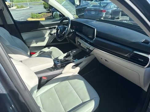 Certified 2023 Kia Telluride S w/ S Sunroof Package AWD/4WD image 12