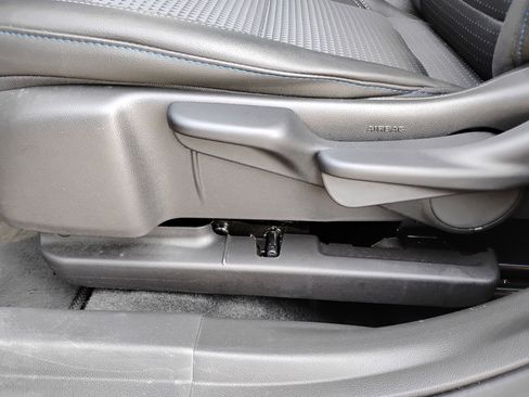 Used 2025 Chevrolet Trax LT w/ LT Convenience Package image 14