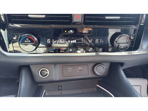 Used 2021 Nissan Rogue Platinum AWD/4WD image 16
